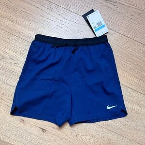 NWT: NIKE Boy Sri-fit Training Short in Navy Blue Size M